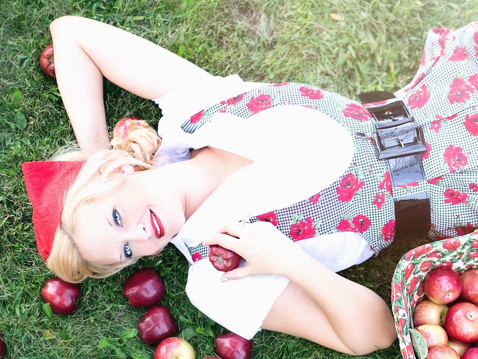 Apple basket blonde hair