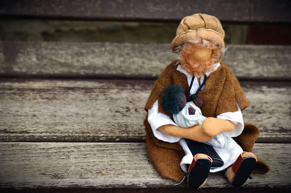 Bench clothing doll