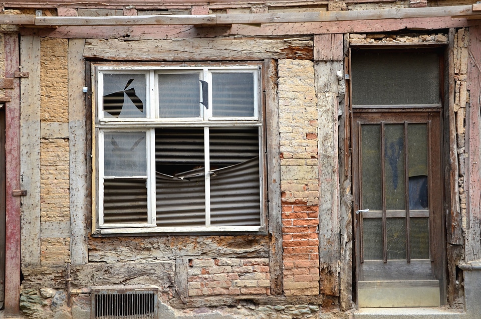 Abandoned brick building