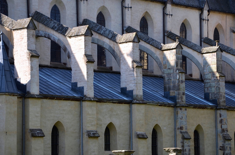 Antique arch architecture