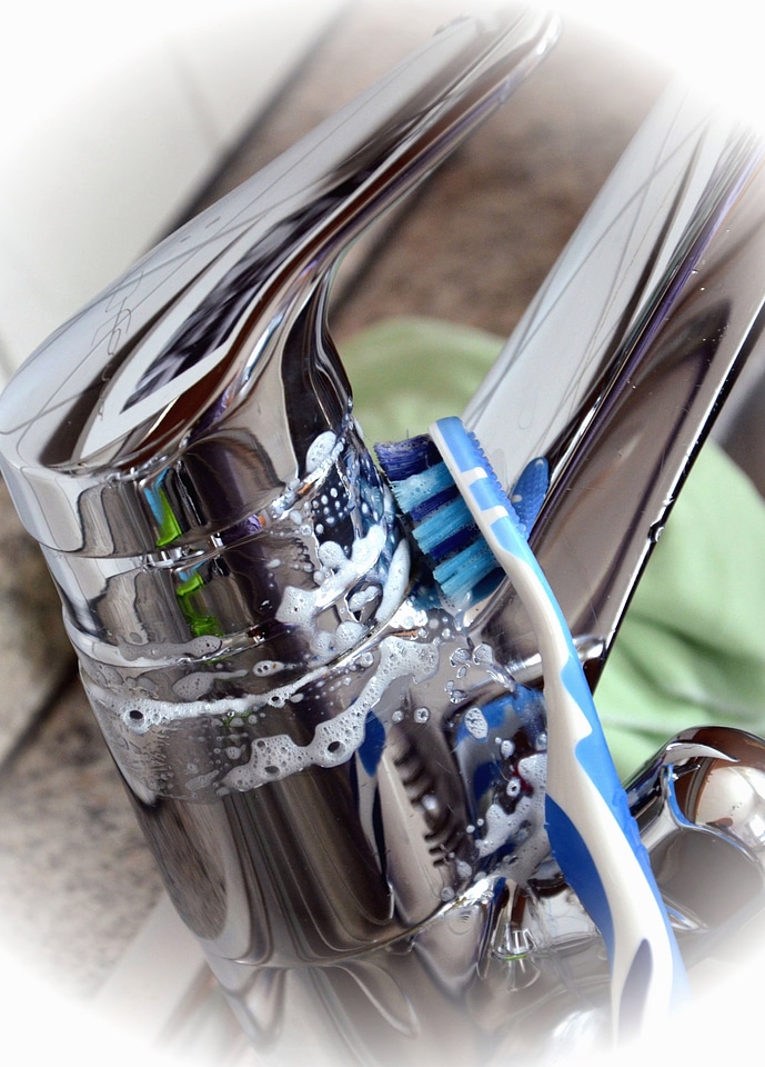 Brush chrome cleaner