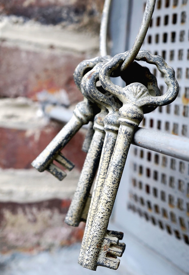 Antique lock metal