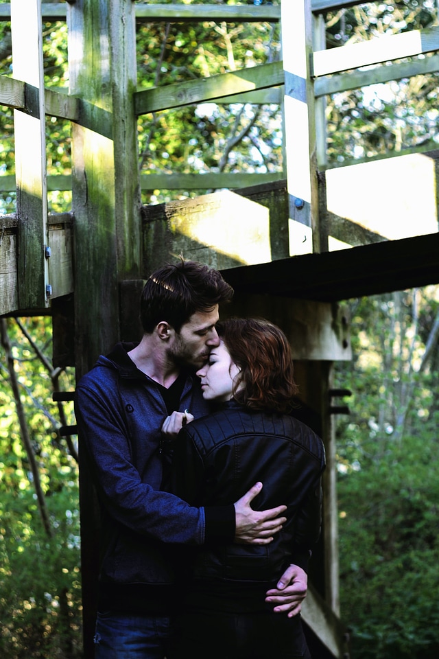 Boyfriend bridge girlfriend