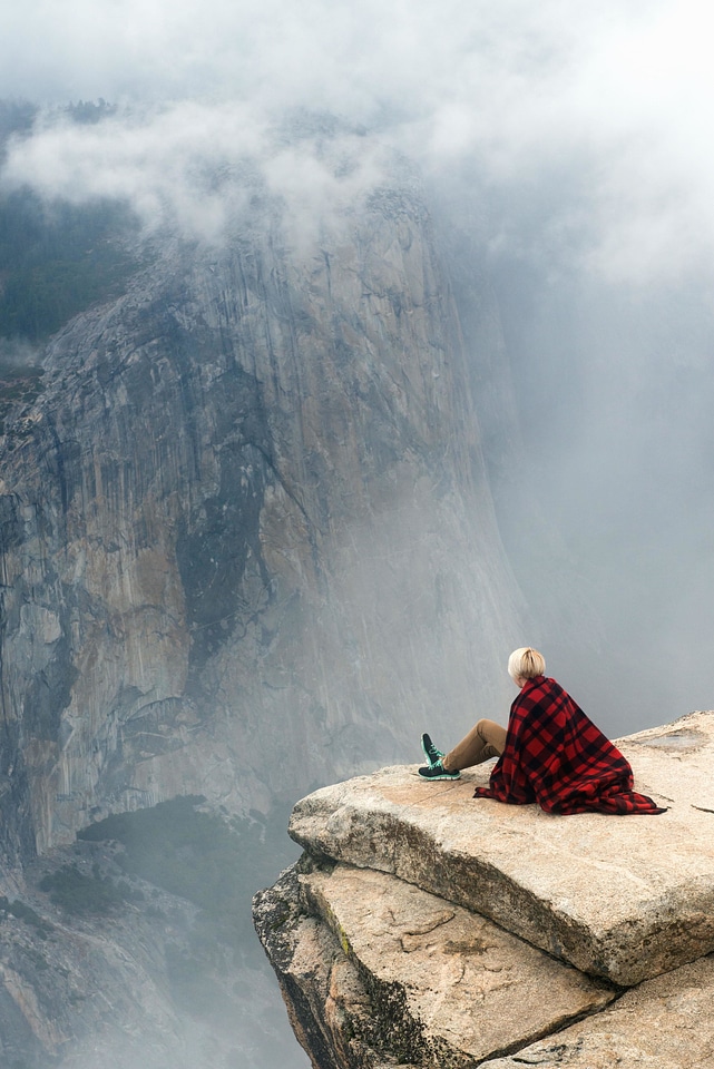 Cliff clouds mist