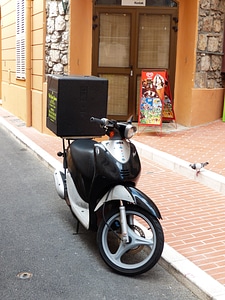 Delivery order moped