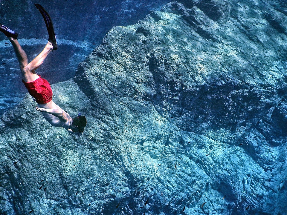 Diver diving exploration