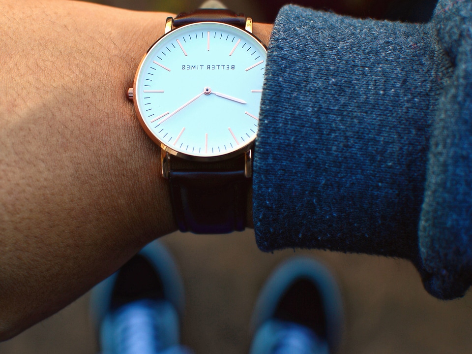 Adult analog clock clock