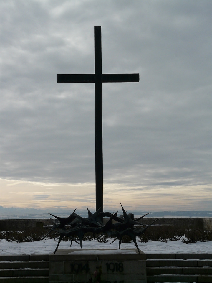 Lerchenberg war cemetery memorial