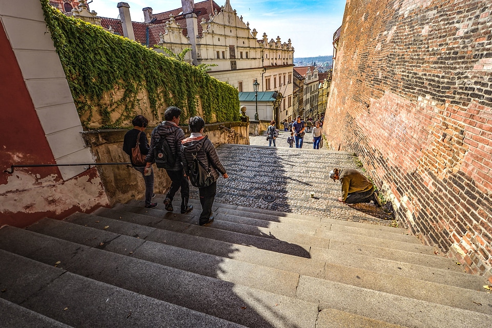 Crowd journey ladder