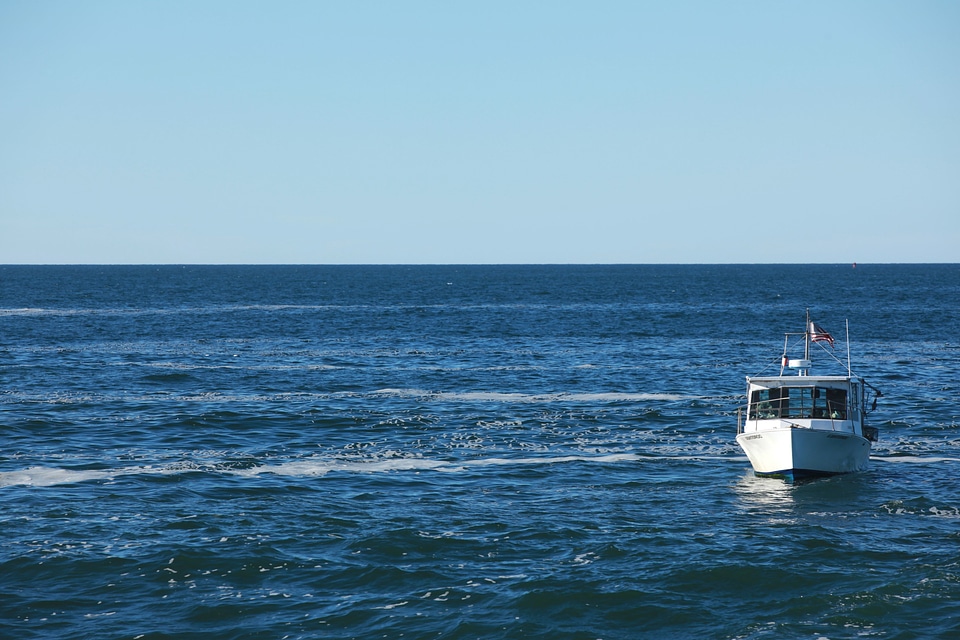 Boat horizon sea photo