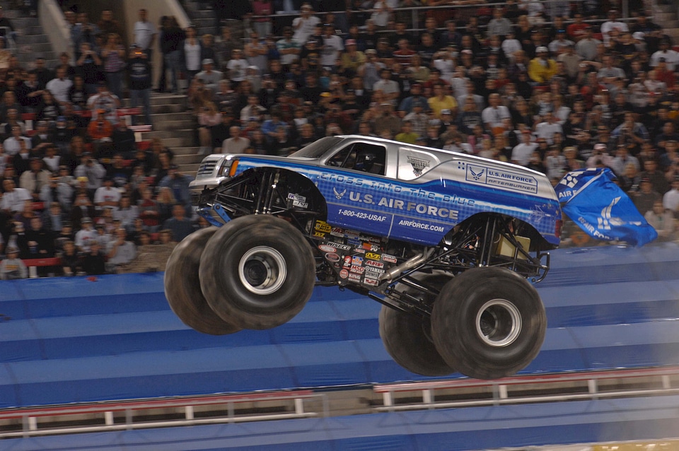 Stadium arena exhibition vehicle