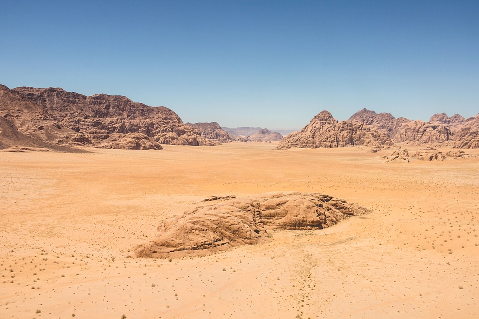 Desert deserts dry
