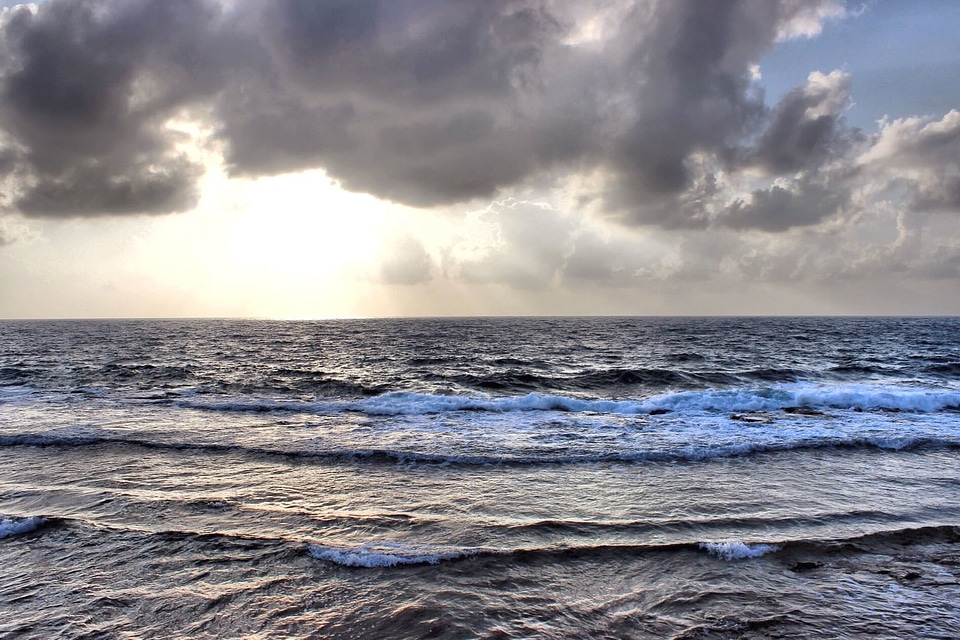 Beach cloud horizon