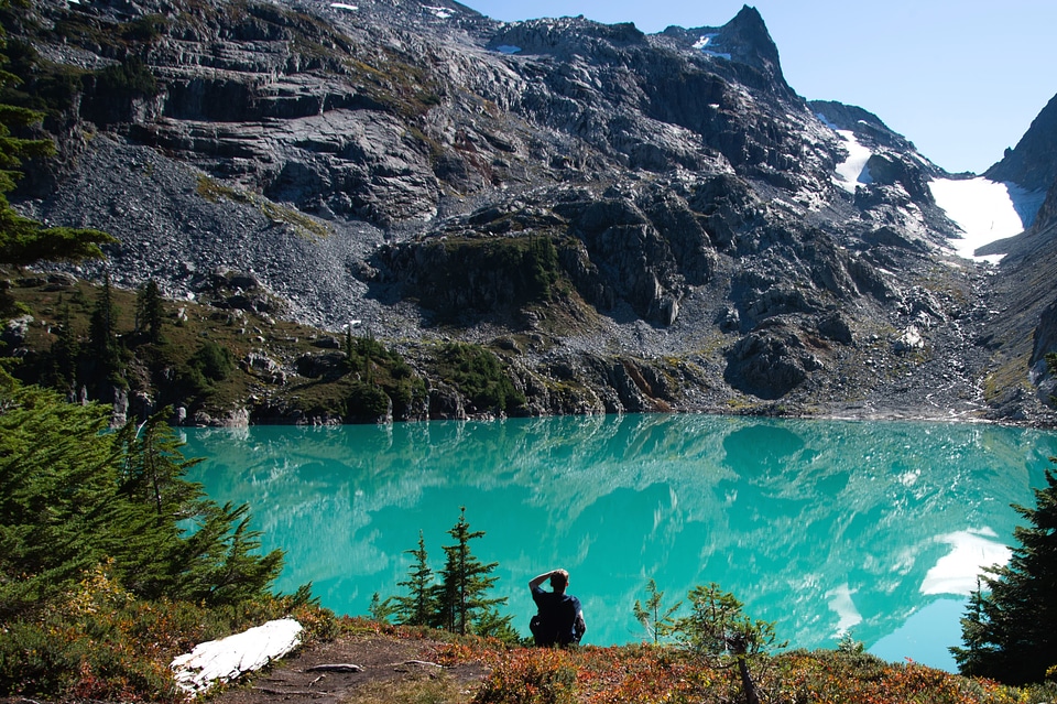 Island lake mountains