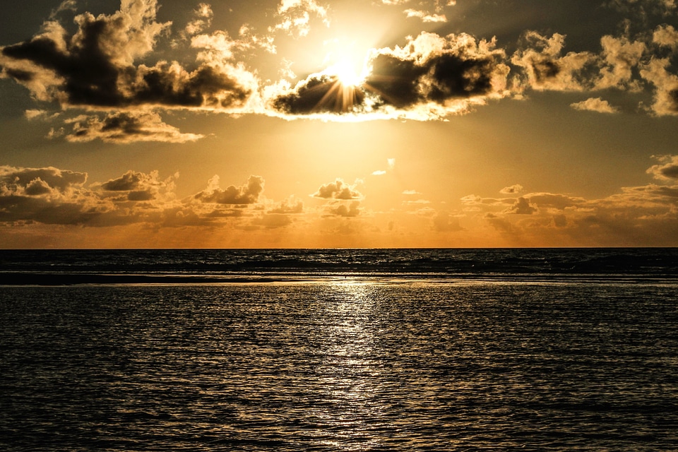Clouds dusk horizon