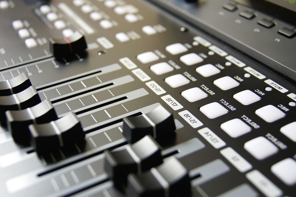 Audio buttons electronic