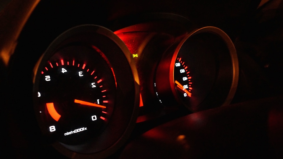 Car dashboard instrument