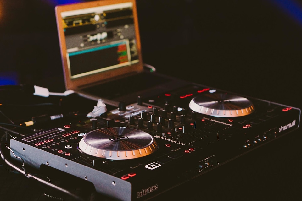 Audio electronics laptop computer