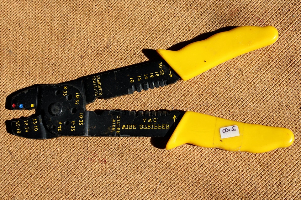 Electric hand tool metal