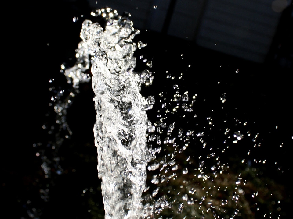Fountain fresh water water