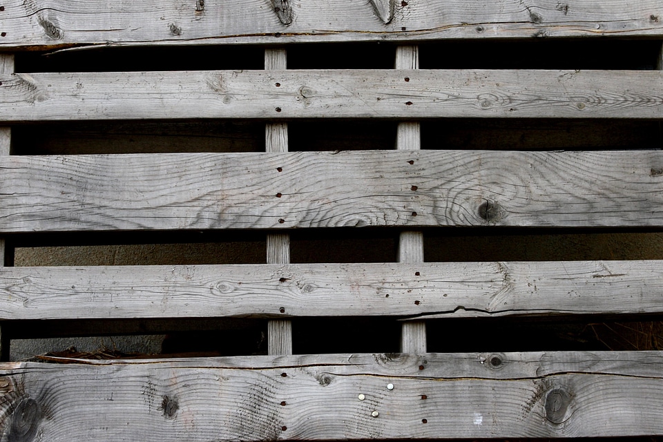 Pallet pattern plank