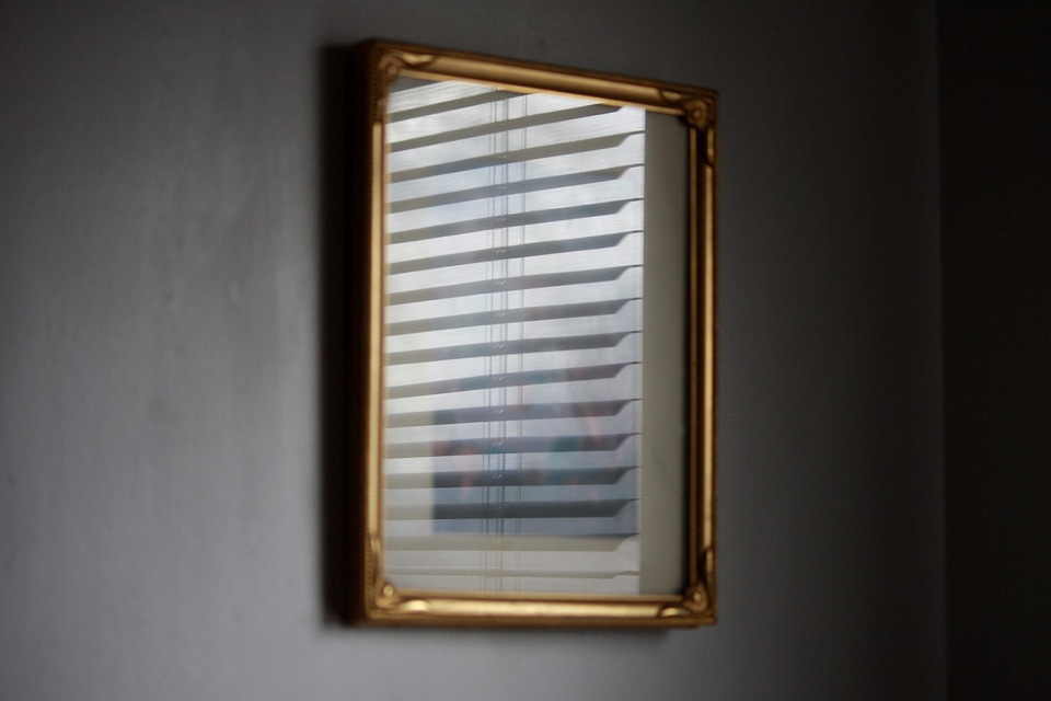 Elegance frame glass