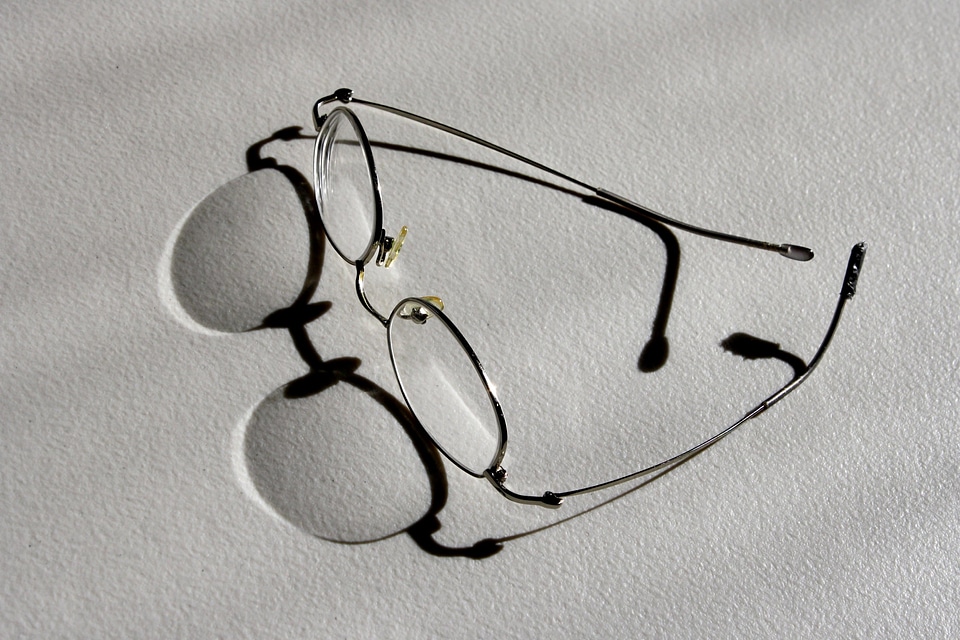 Eyeglasses glass reflection