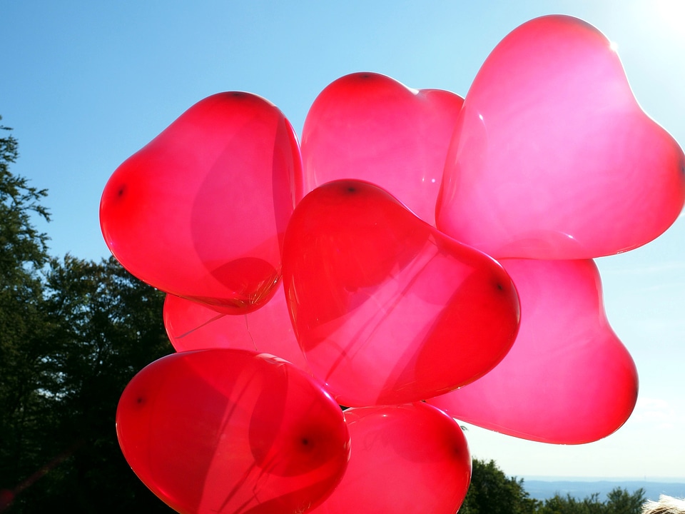 Balloon hearts love