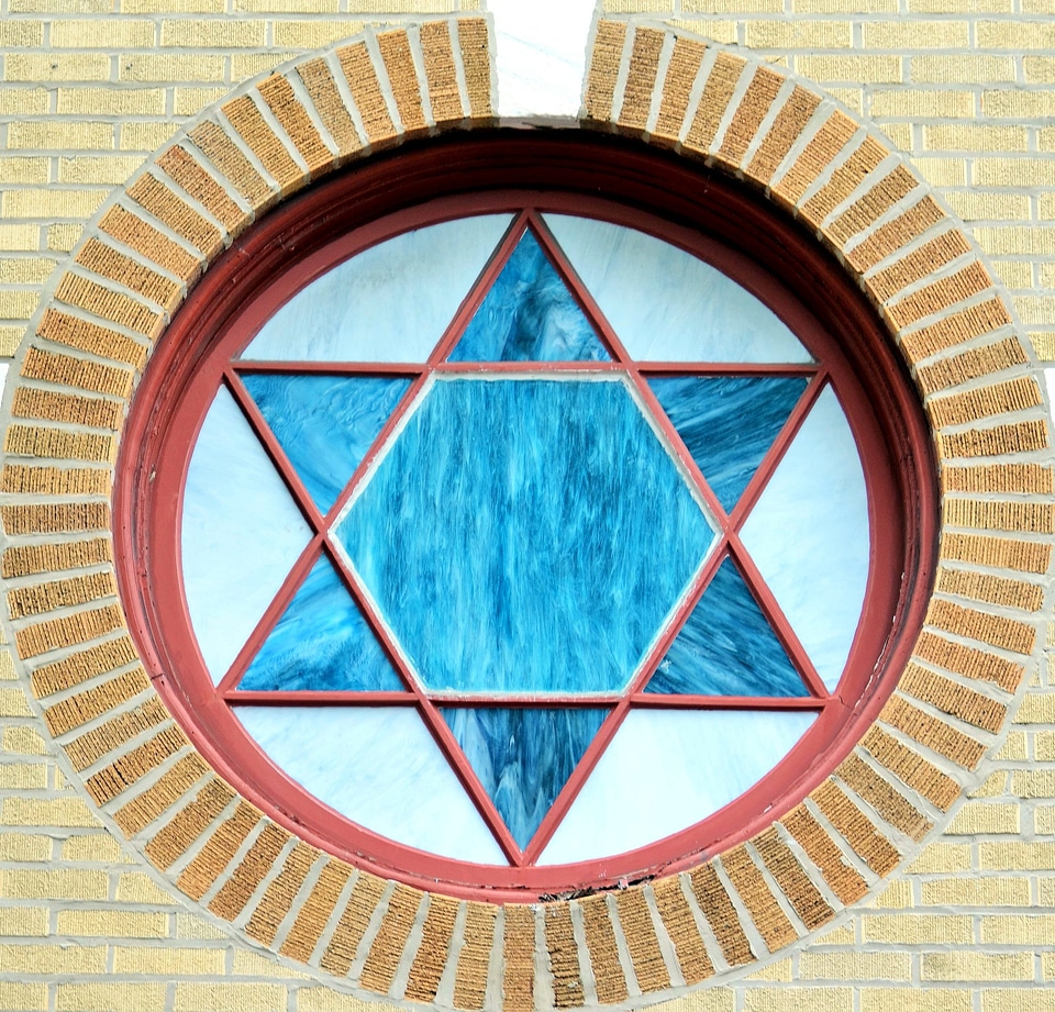 Facade wall window