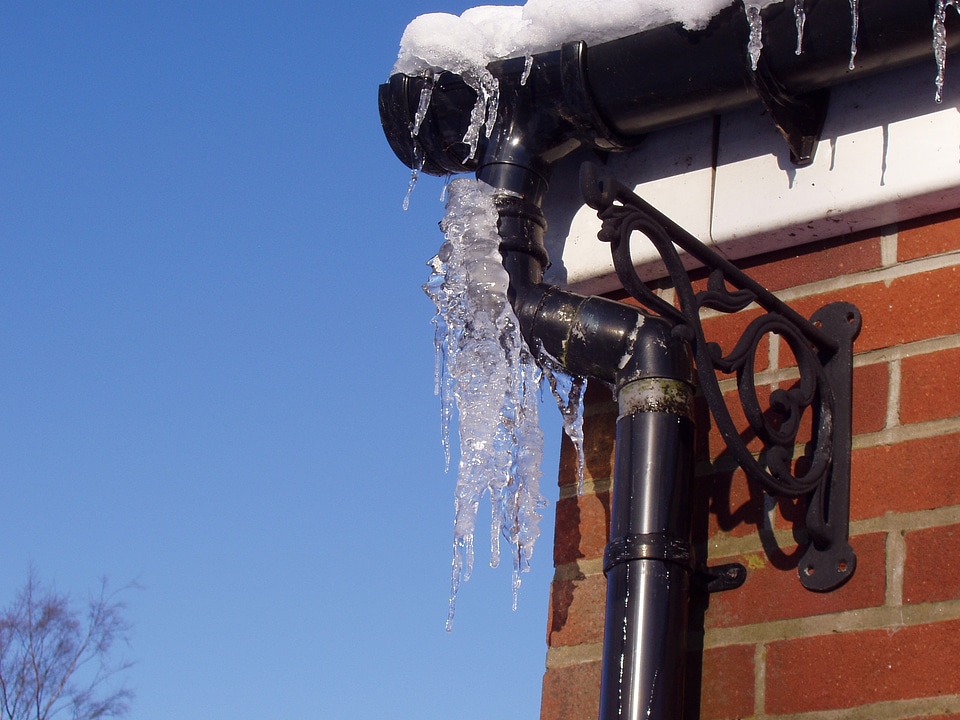 Ice frozen rain pipe