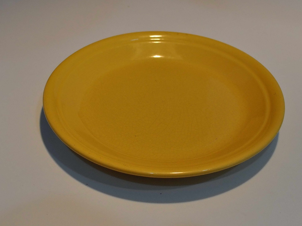 Ceramic teller yellow