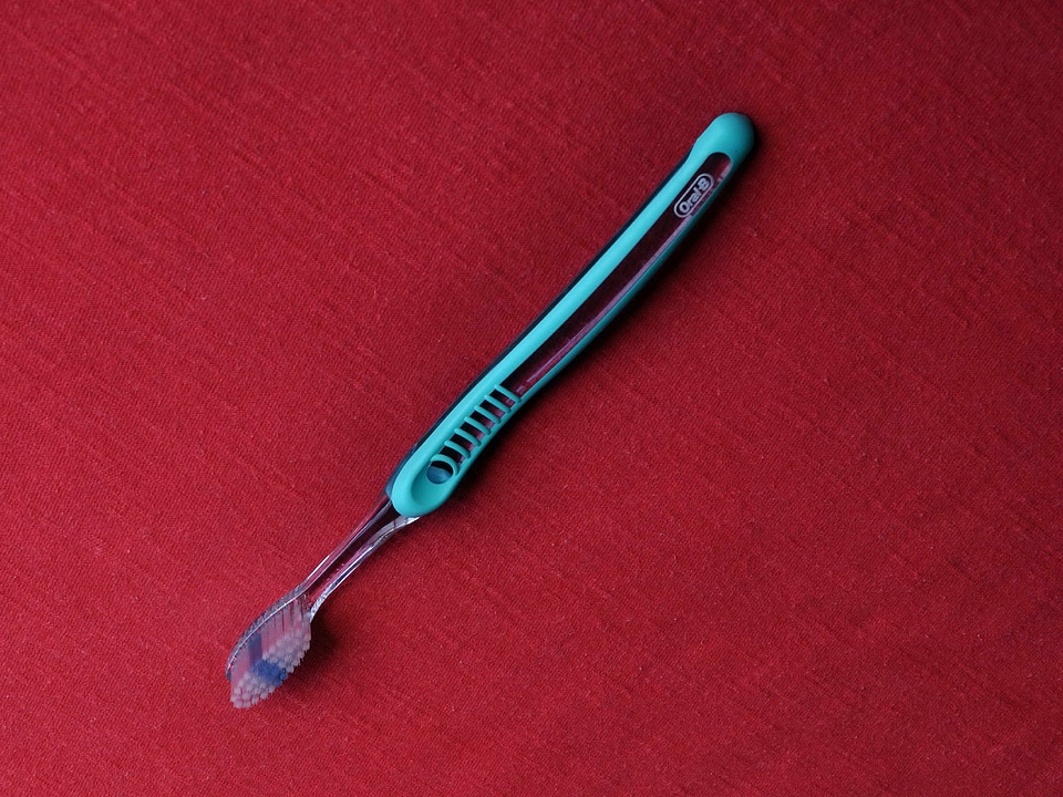 Desktop office toothbrush