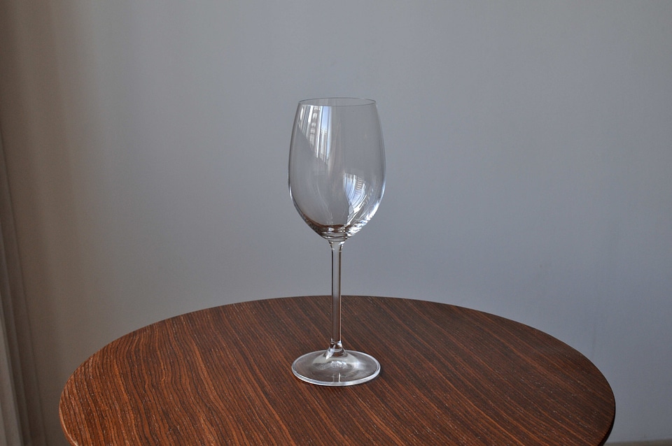 Desktop glass grapevine