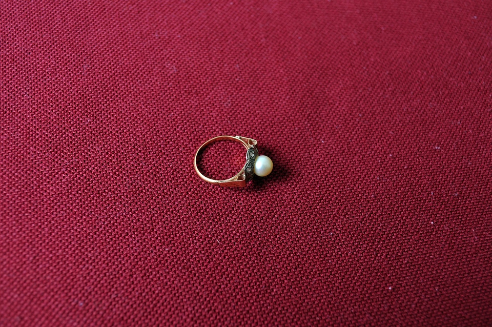 Adornment canvas red