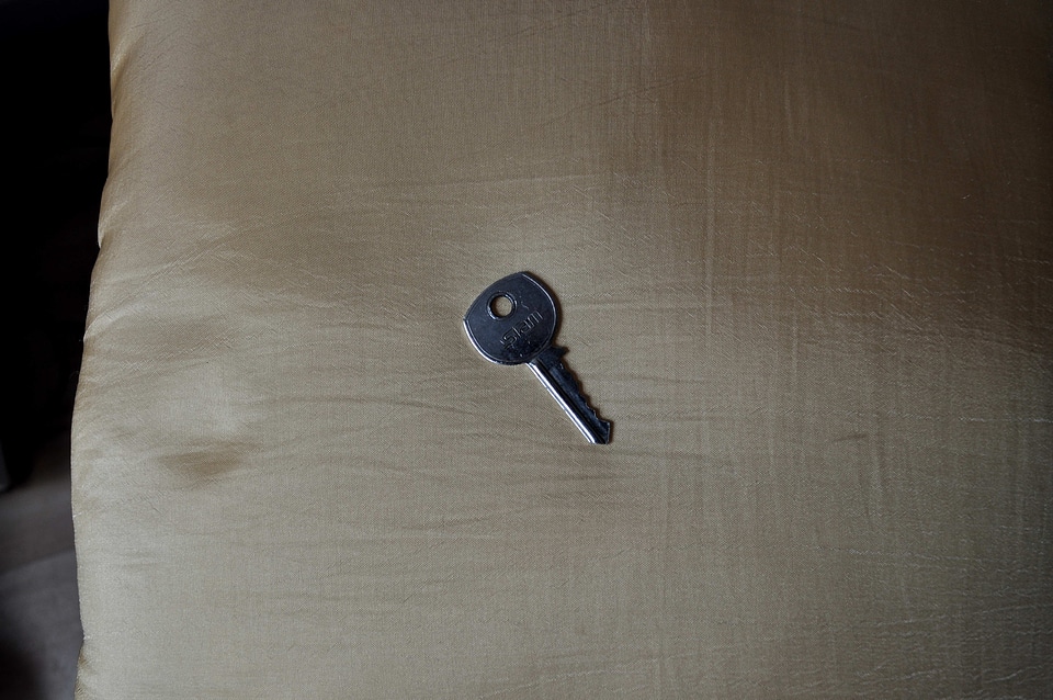 Cushion metal metal key