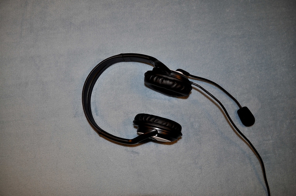 Headset microphone music