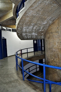 Building concrete 