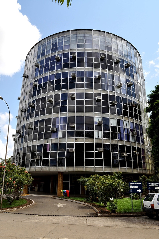 Building circular glass