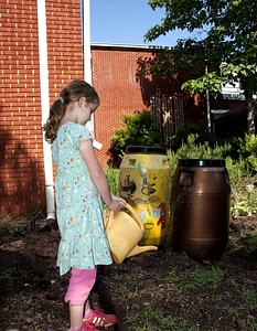Canister female child irrigation