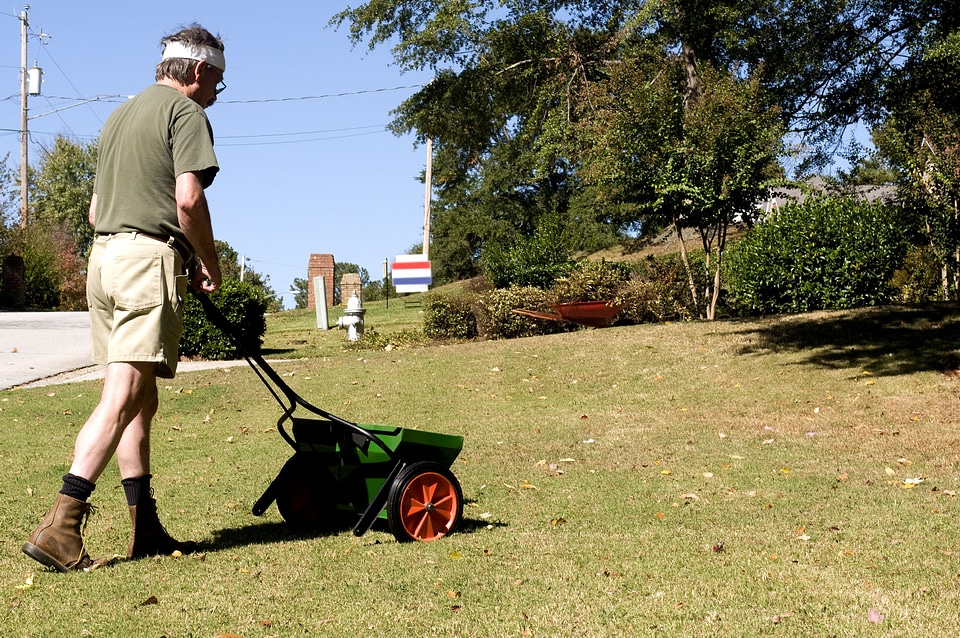 Brow fertilizer gardening