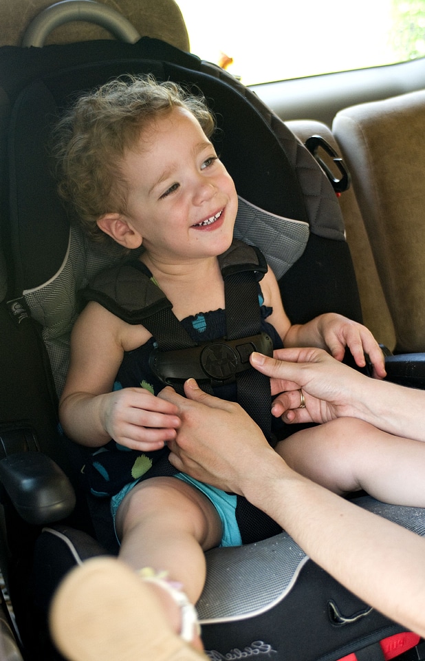 Adjusting car daughter