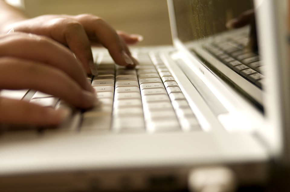 Close close-up computer
