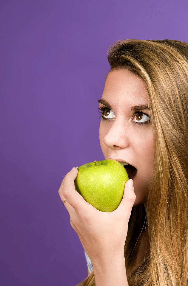 Apple blonde hair eat