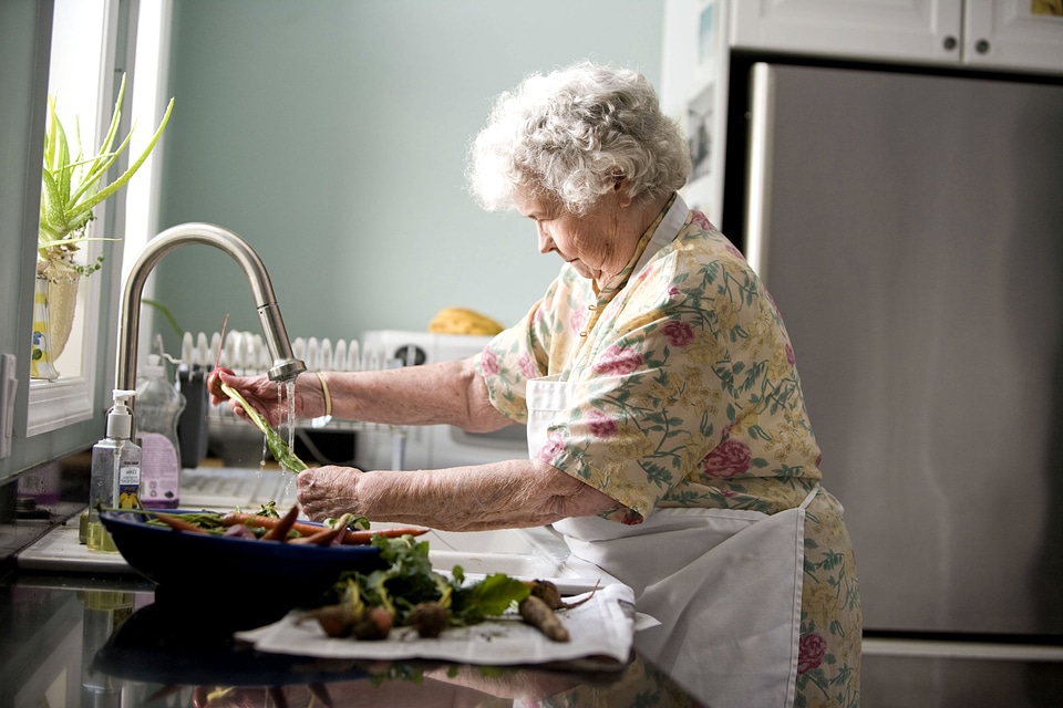 Cleaning cooking elderly