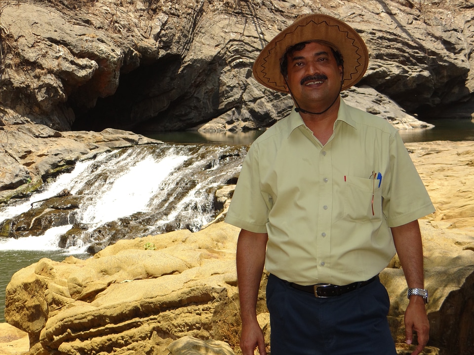 Hat syntheri rocks dandeli