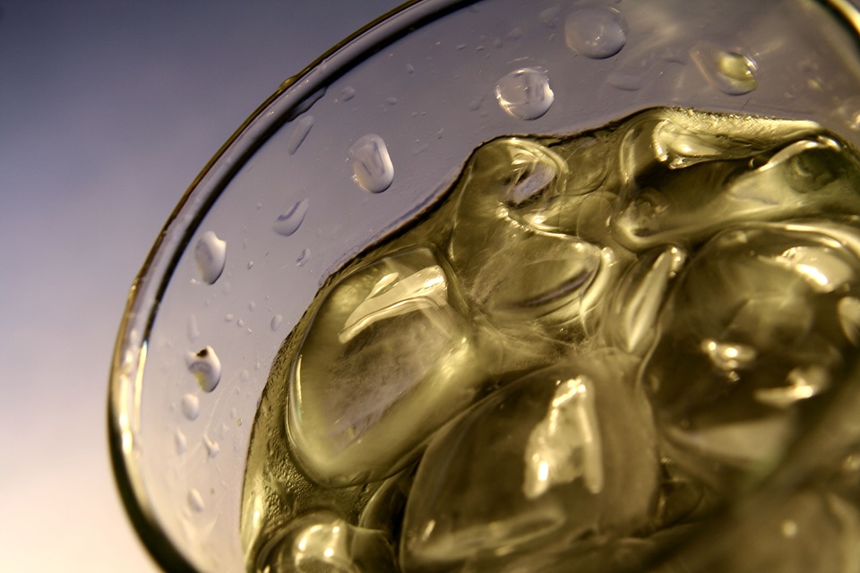 Beverage close glass