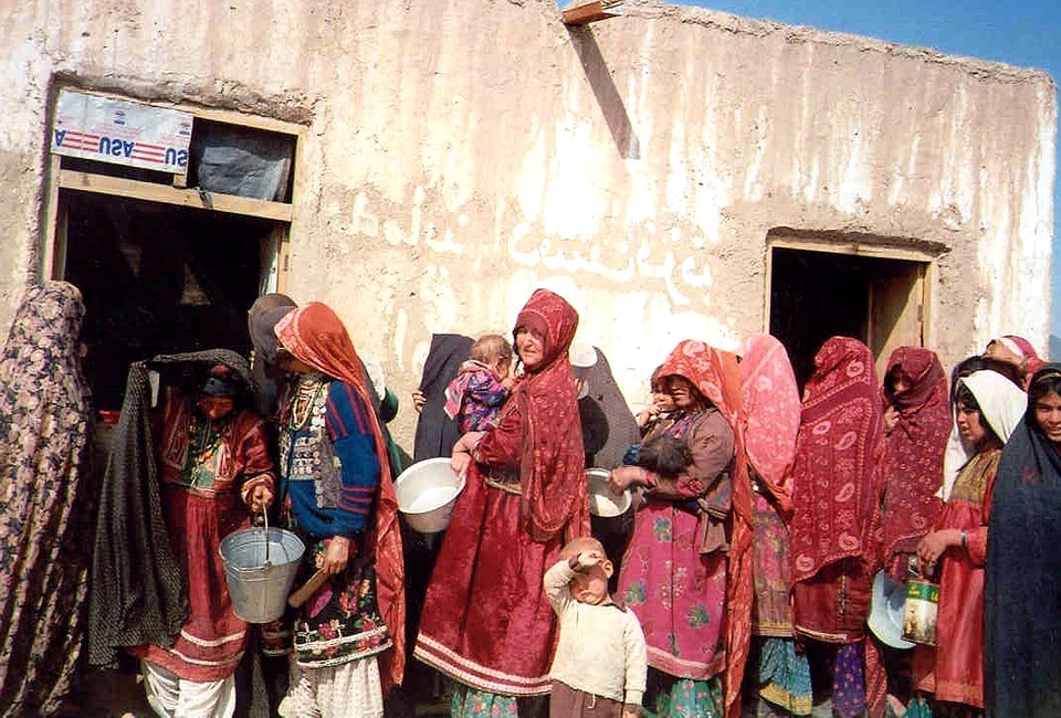 Babies distribution food