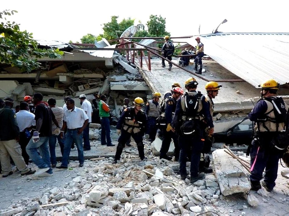 Earthquake Haiti helping