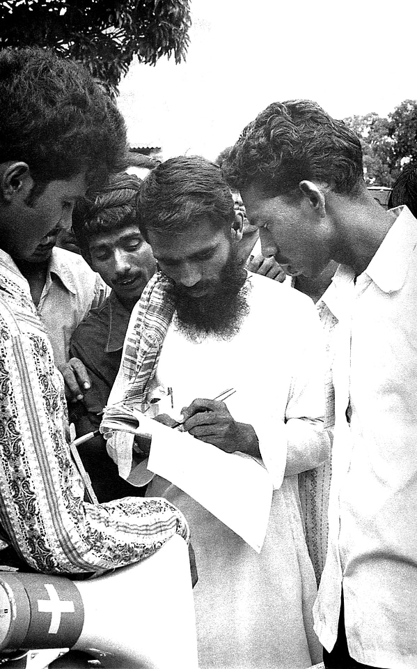 Bangladesh collecting filling