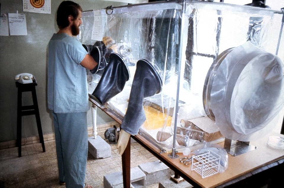 Isolator labor official
